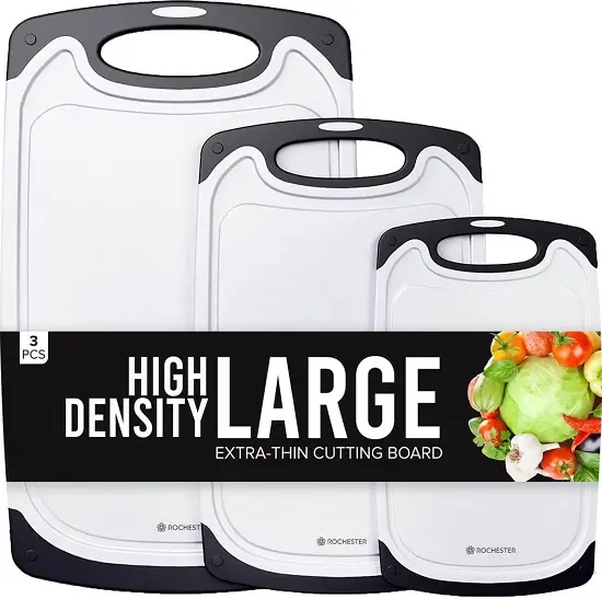 De Rochester Kunststof Snijplanken Set is ideaal voor dagelijks gebruik in de keuken. Deze set van drie snijplanken is vaatwasserbestendig en voorzien van anti-slip randen voor extra veiligheid. Bovendien zijn ze volledig vrij van PFAS én BPA.